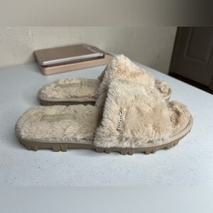 Nautica Faux Fur Slippers Woman's Size 8 Soft Comfort Beige Slip On Travel